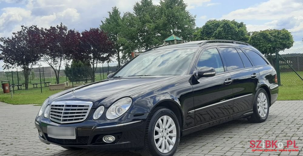 2008' Mercedes-Benz E-Class 200 photo #3