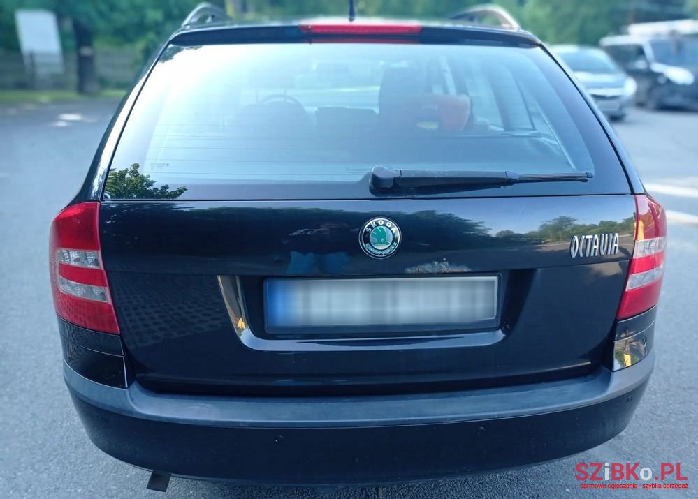 2012' Skoda Octavia 1.6 Tour photo #5