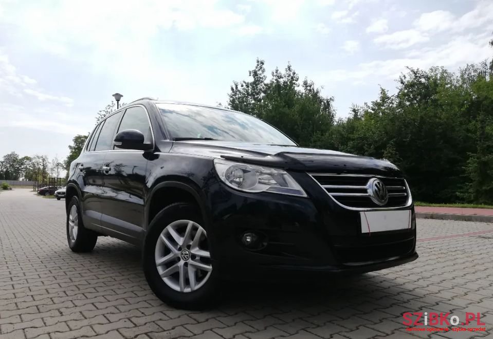 2011' Volkswagen Tiguan photo #3