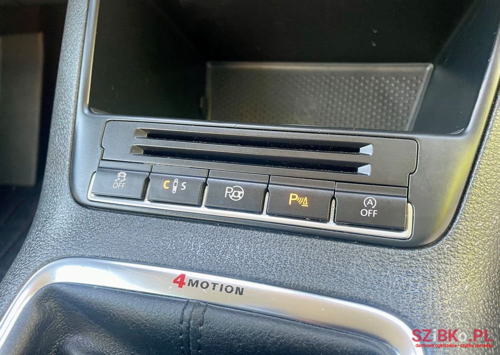 2012' Volkswagen Tiguan photo #4