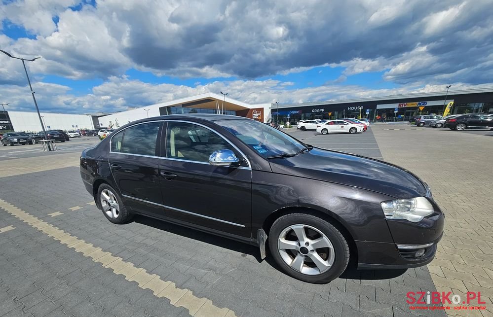 2006' Volkswagen Passat photo #2