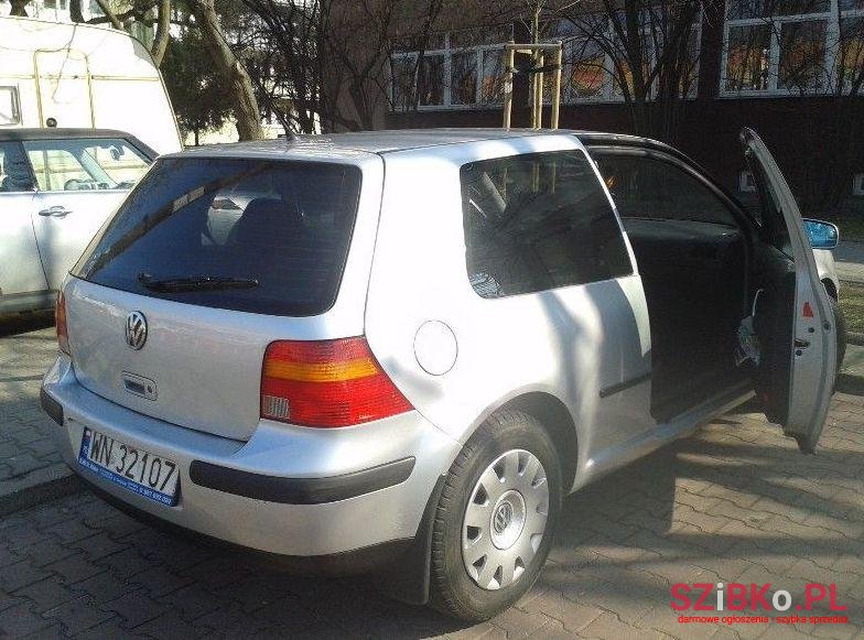 2003' Volkswagen Golf photo #2