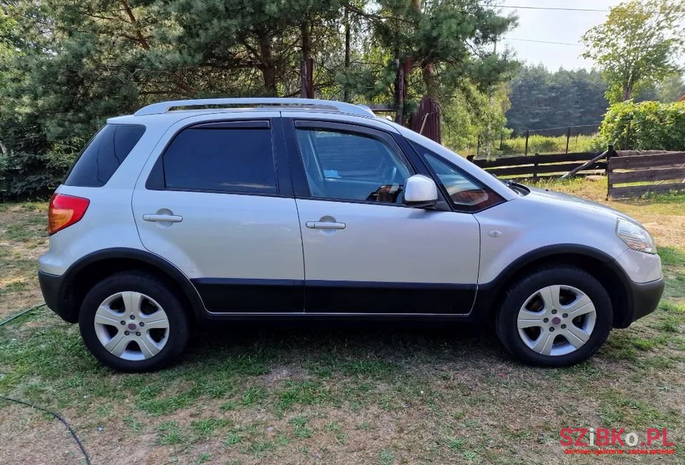 2009' Fiat Sedici photo #1