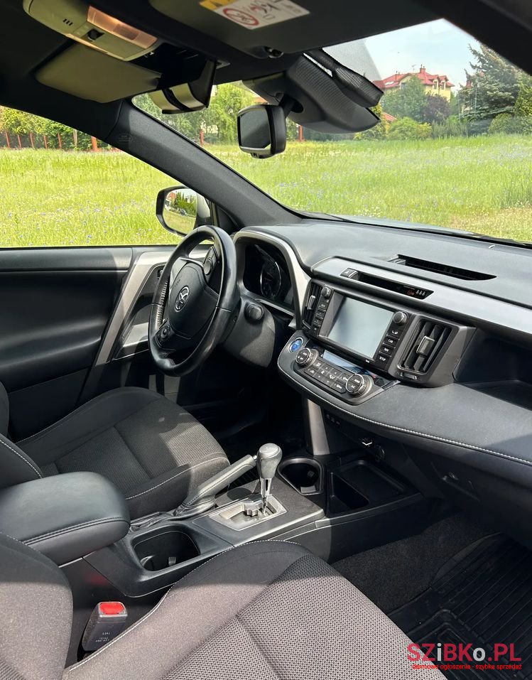 2017' Toyota RAV4 photo #5