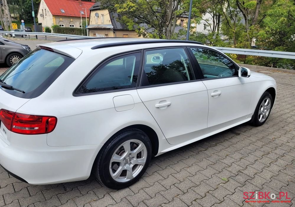 2011' Audi A4 Avant photo #5