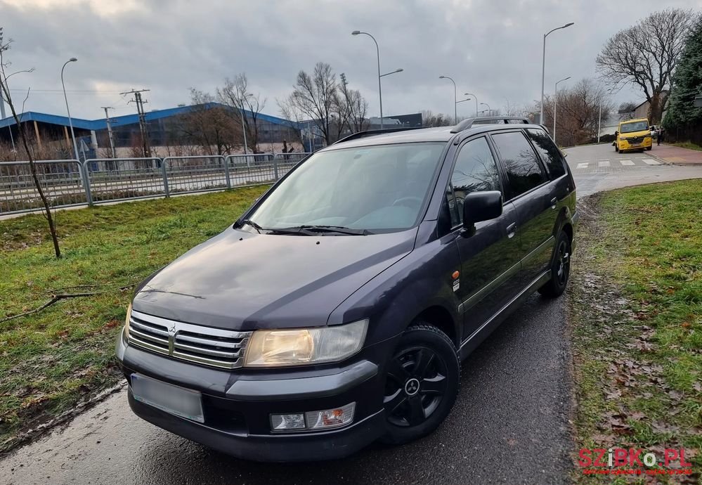 1999' Mitsubishi Space Wagon photo #1