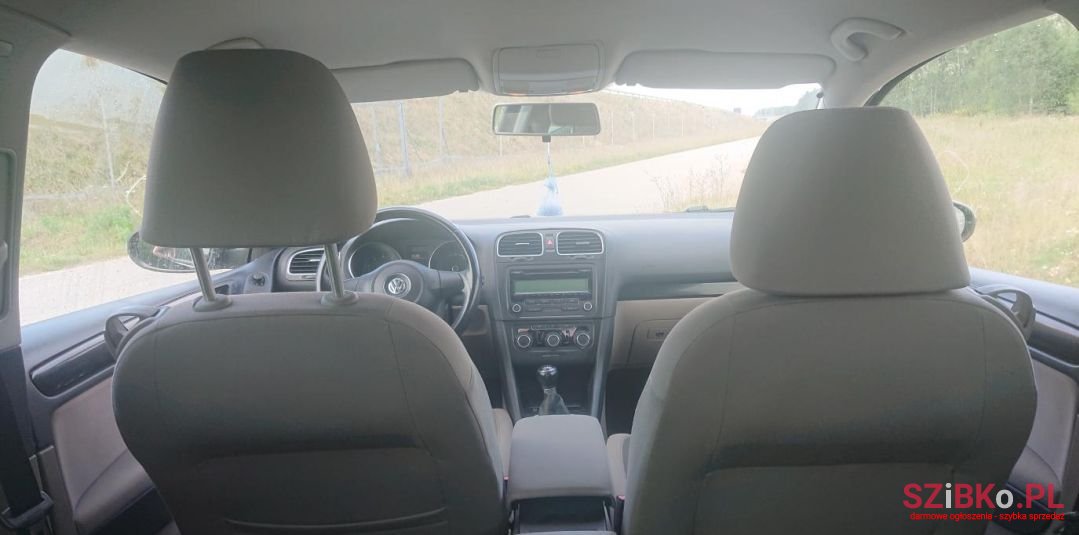 2009' Volkswagen Golf photo #6