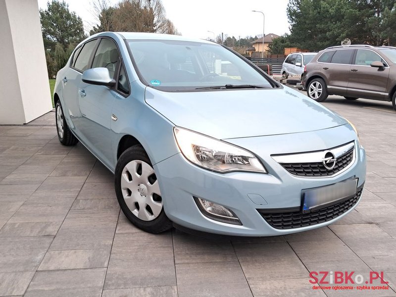 2010' Opel Astra 1.4 Edition photo #2