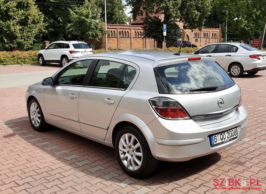 2008' Opel Astra photo #4