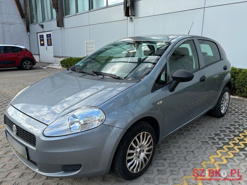 2011' Fiat Punto photo #1