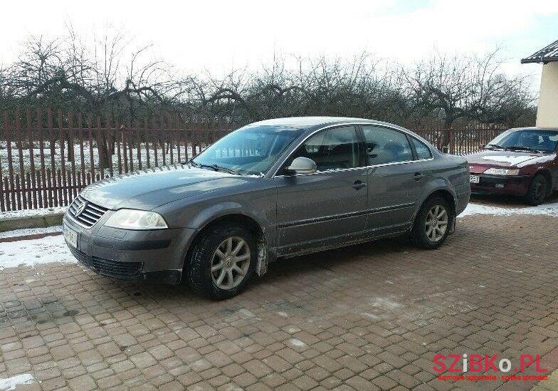 2005' Volkswagen Passat photo #1