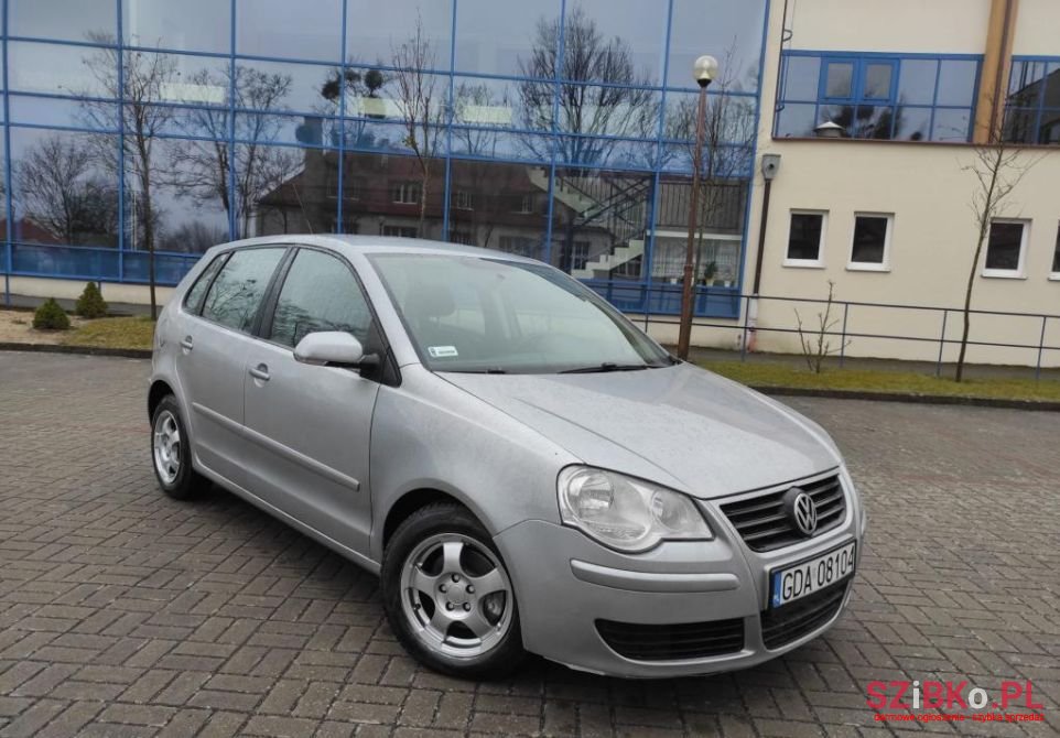 2005' Volkswagen Polo photo #3