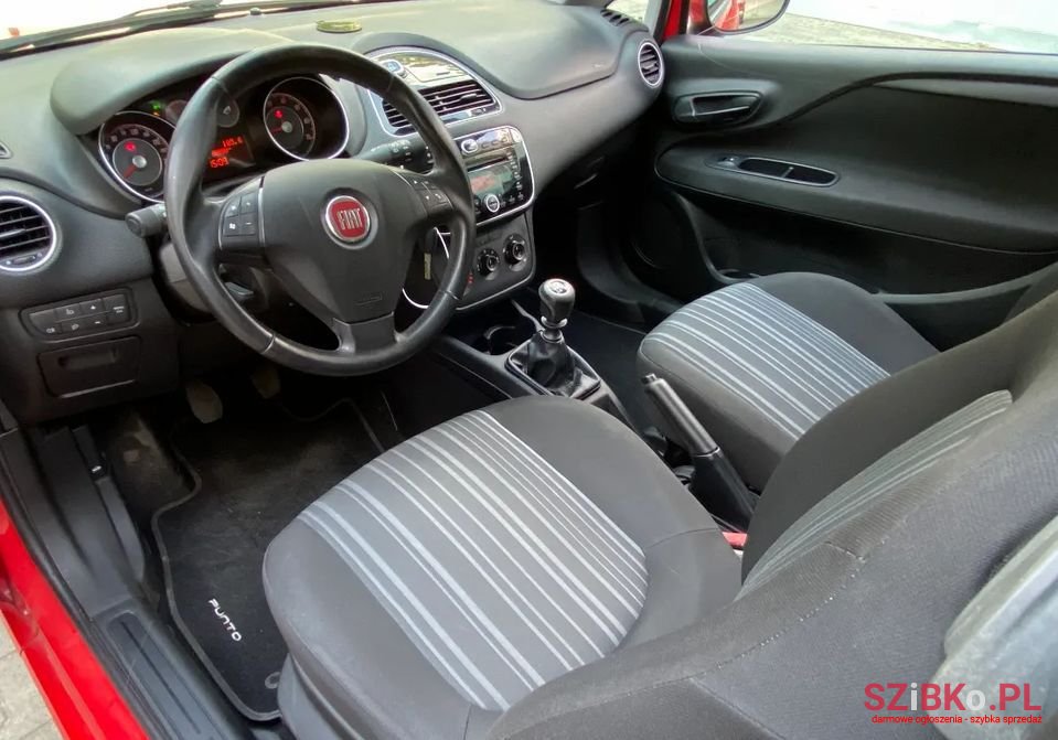 2011' Fiat Punto Evo photo #5