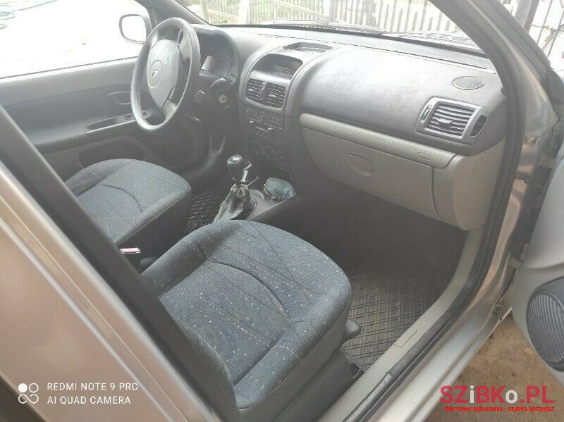 2001' Renault Clio photo #6