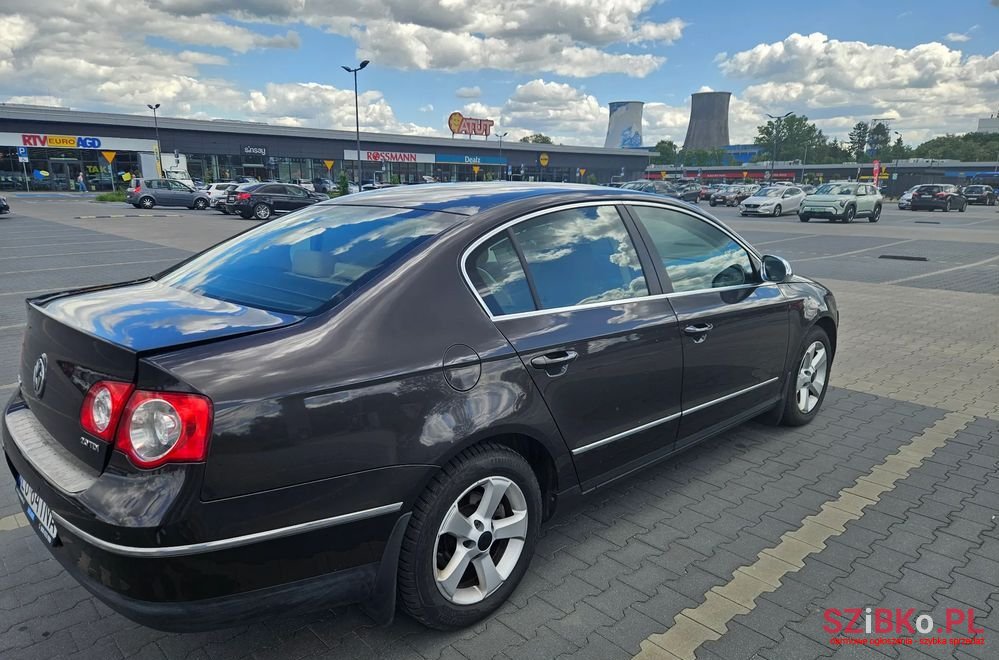2006' Volkswagen Passat photo #3