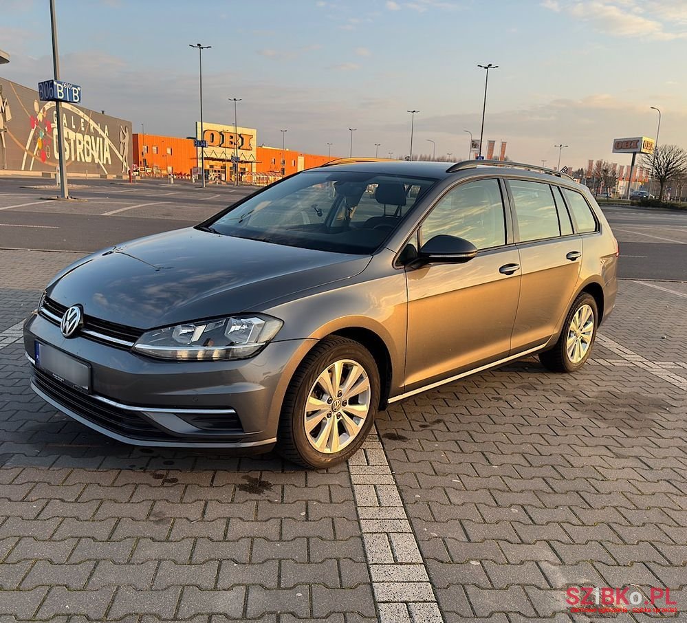 2017' Volkswagen Golf photo #1