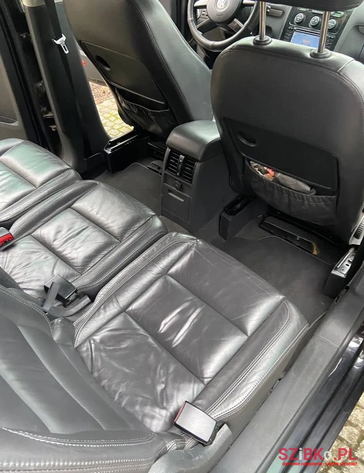 2004' Volkswagen Touran photo #5