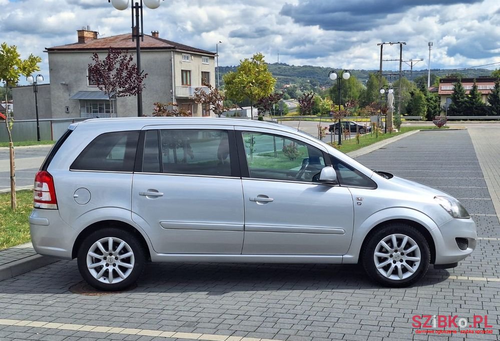 2010' Opel Zafira photo #5