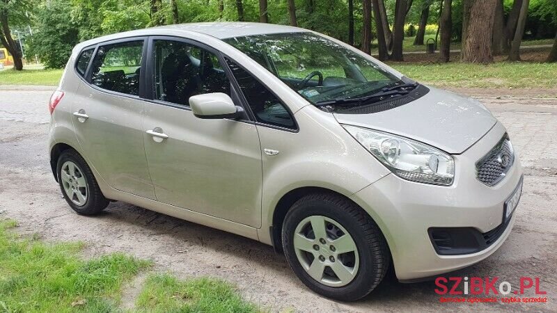 2011' Kia Venga photo #1