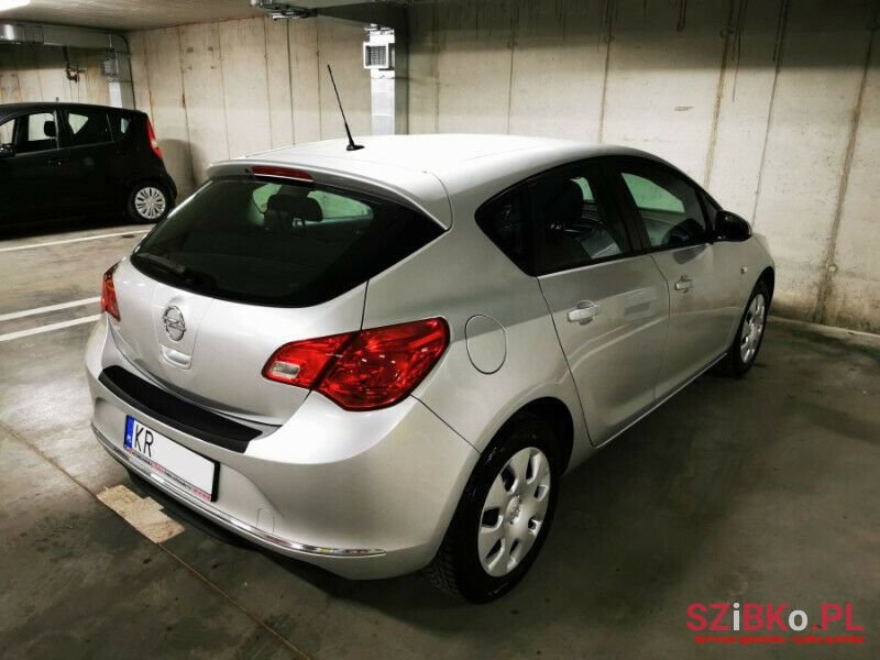 2014' Opel Astra photo #6