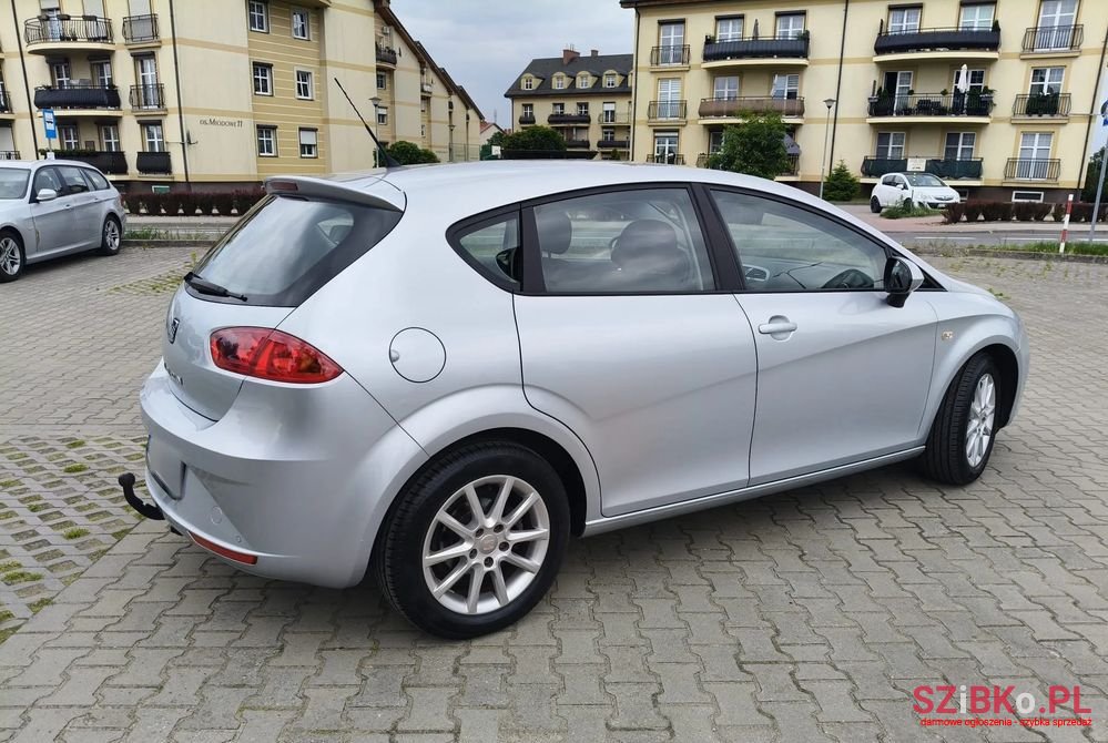 2010' SEAT Leon photo #2