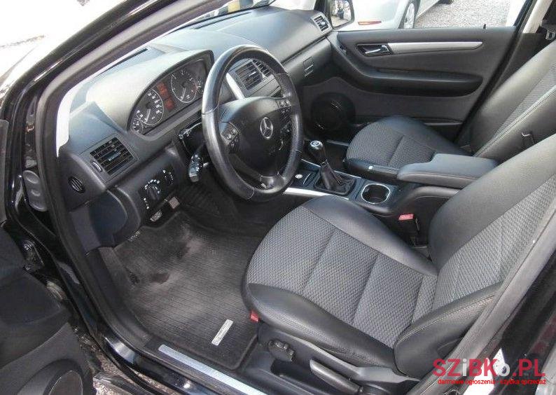 2011' Mercedes-Benz Klasa A photo #1