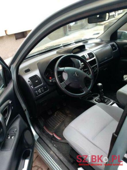 2003' Mitsubishi Space Star photo #1