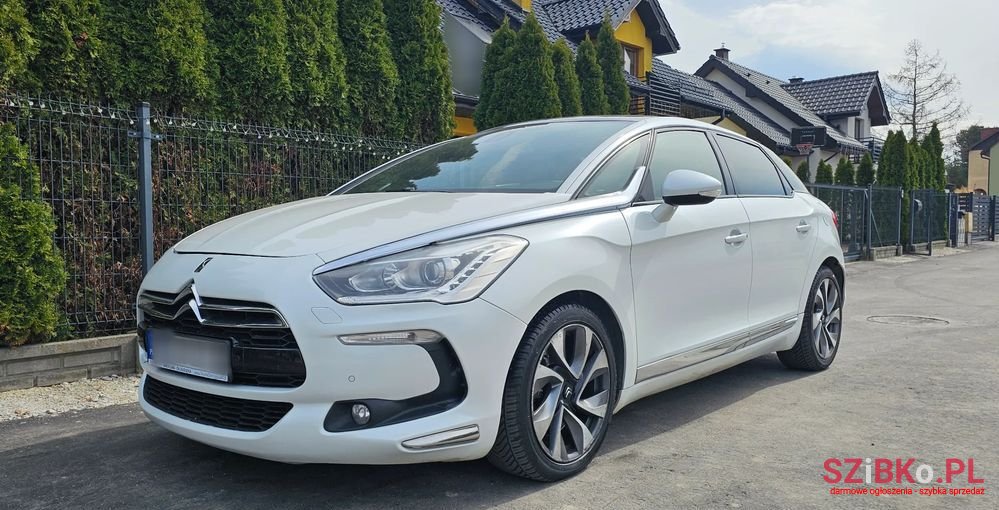 2012' Citroen DS5 photo #2