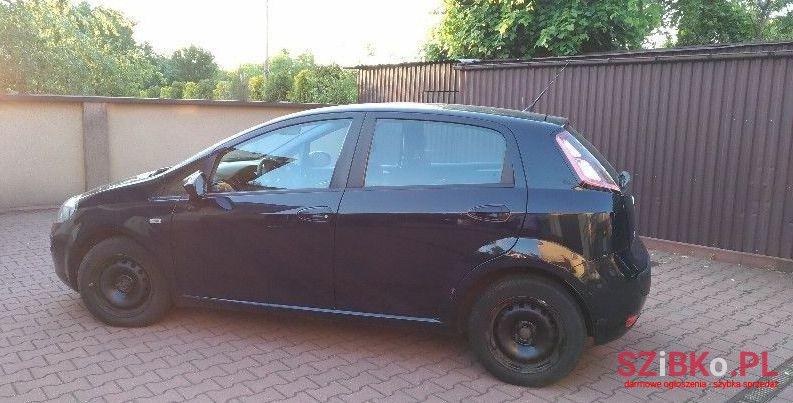 2011' Fiat Punto photo #1