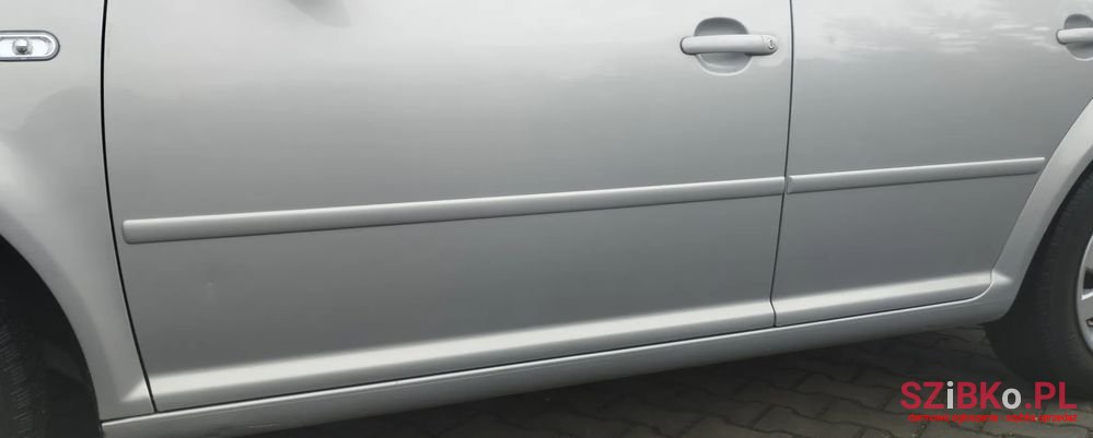 2001' Volkswagen Golf photo #5