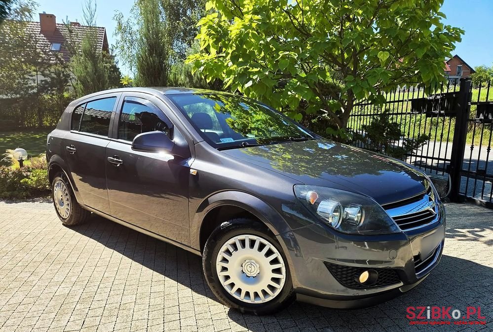 2012' Opel Astra 1.7 Cdti Enjoy photo #3