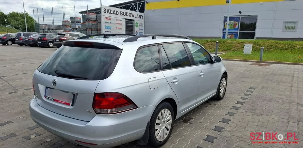 2011' Volkswagen Golf photo #5