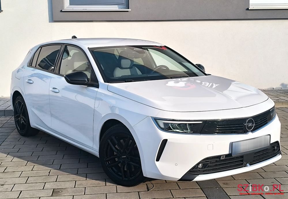 2022' Opel Astra photo #1