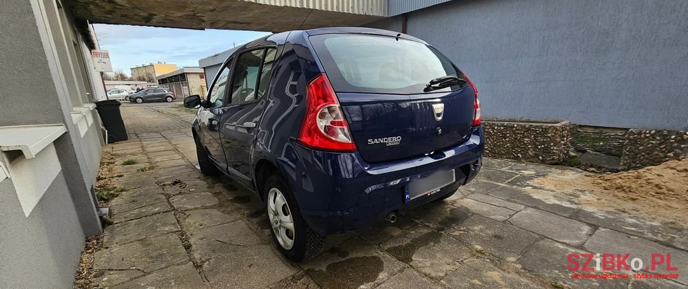 2008' Dacia Sandero photo #5