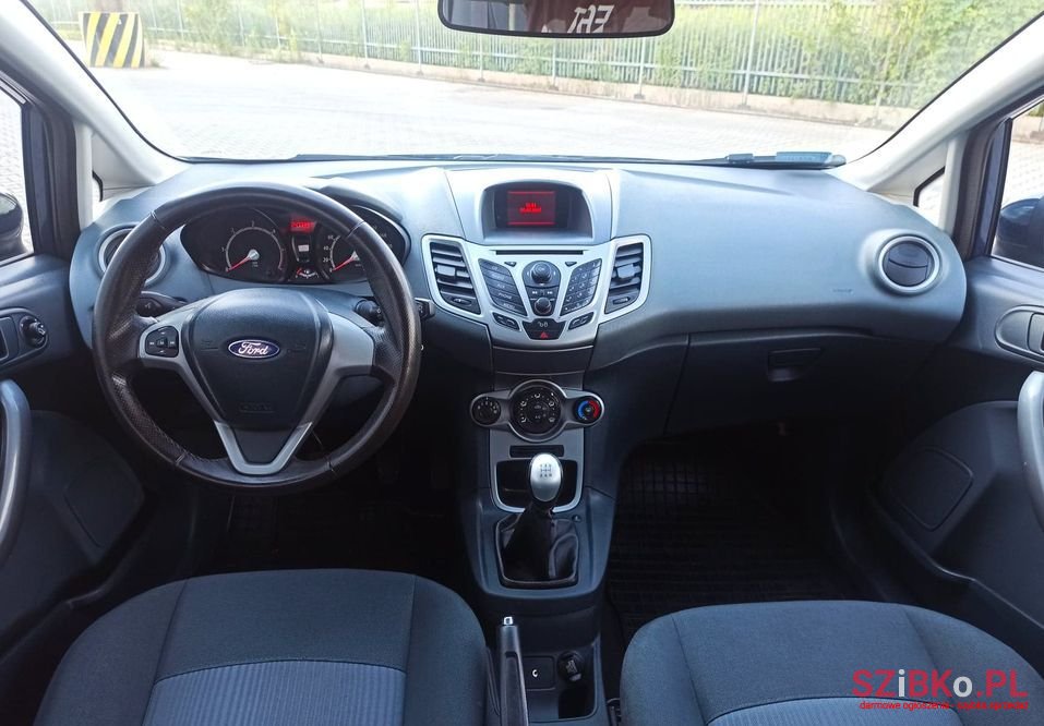 2011' Ford Fiesta photo #5