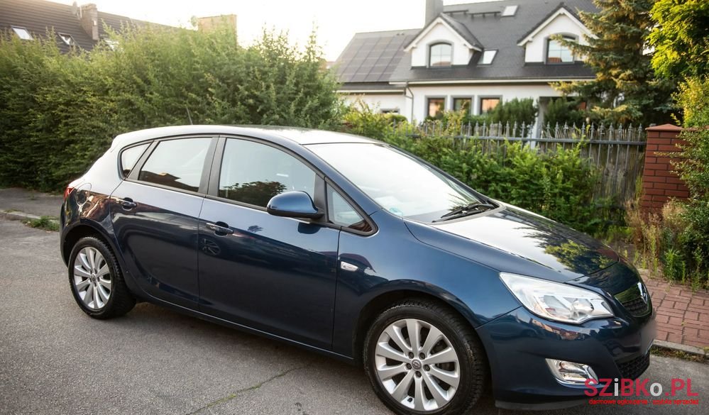 2011' Opel Astra 1.6 Ecoflex Start/Stop photo #3