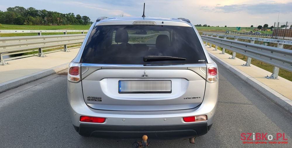 2013' Mitsubishi Outlander 2.2 Di-D 4Wd Plus photo #4