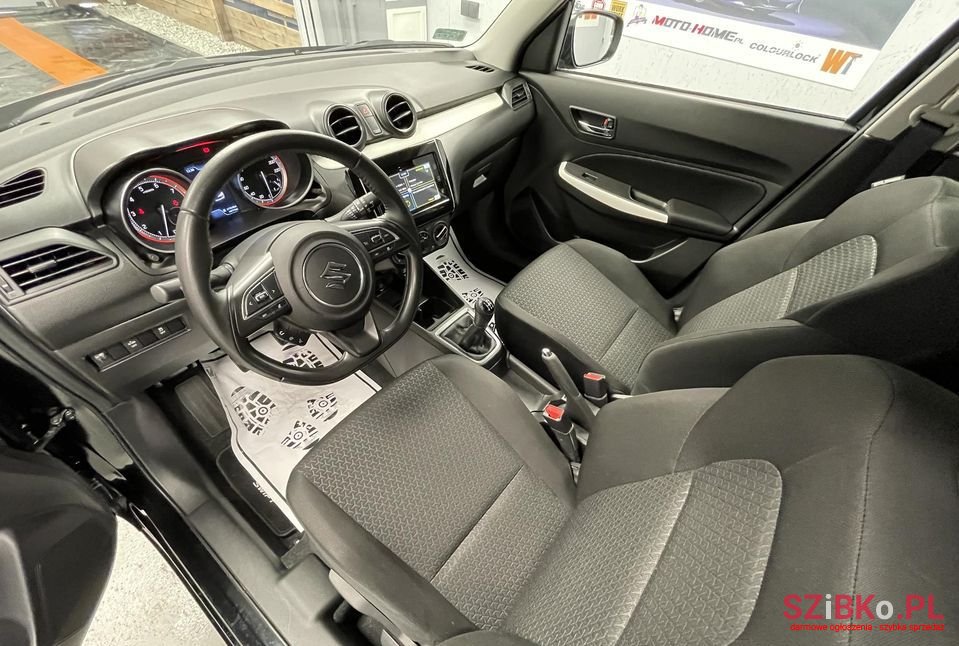 2019' Suzuki Swift photo #1