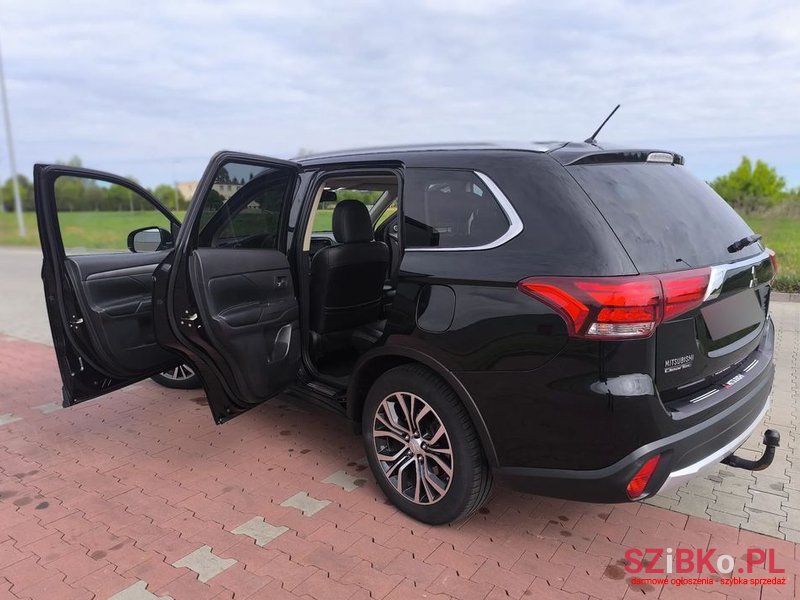 2016' Mitsubishi Outlander 2.0 Intense + 4Wd Cvt photo #3
