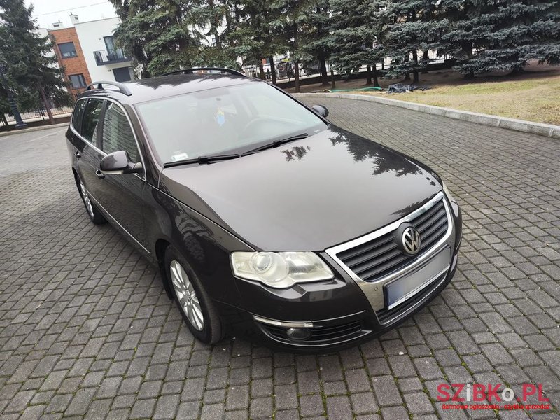 2009' Volkswagen Passat photo #6