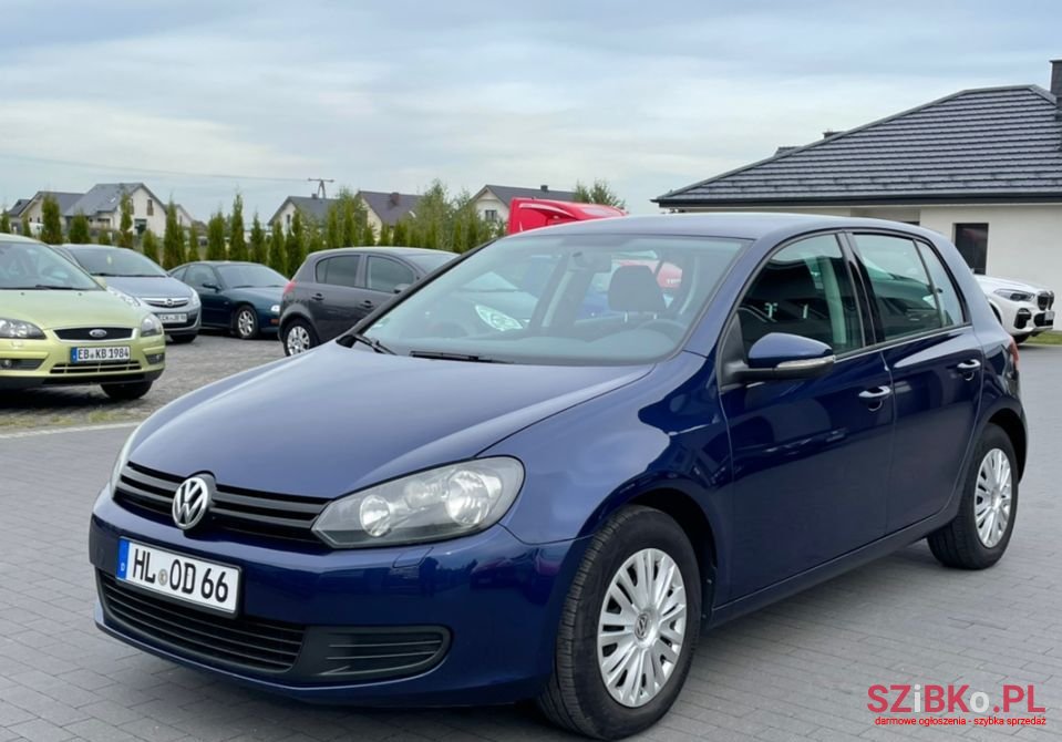 2011' Volkswagen Golf photo #2