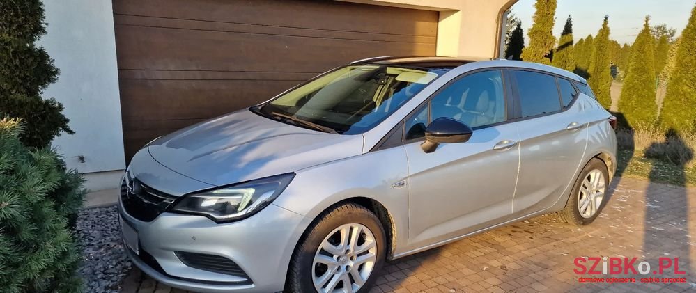 2018' Opel Astra photo #2