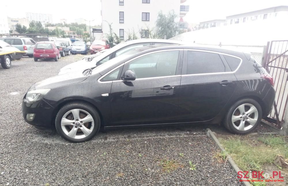 2010' Opel Astra photo #3