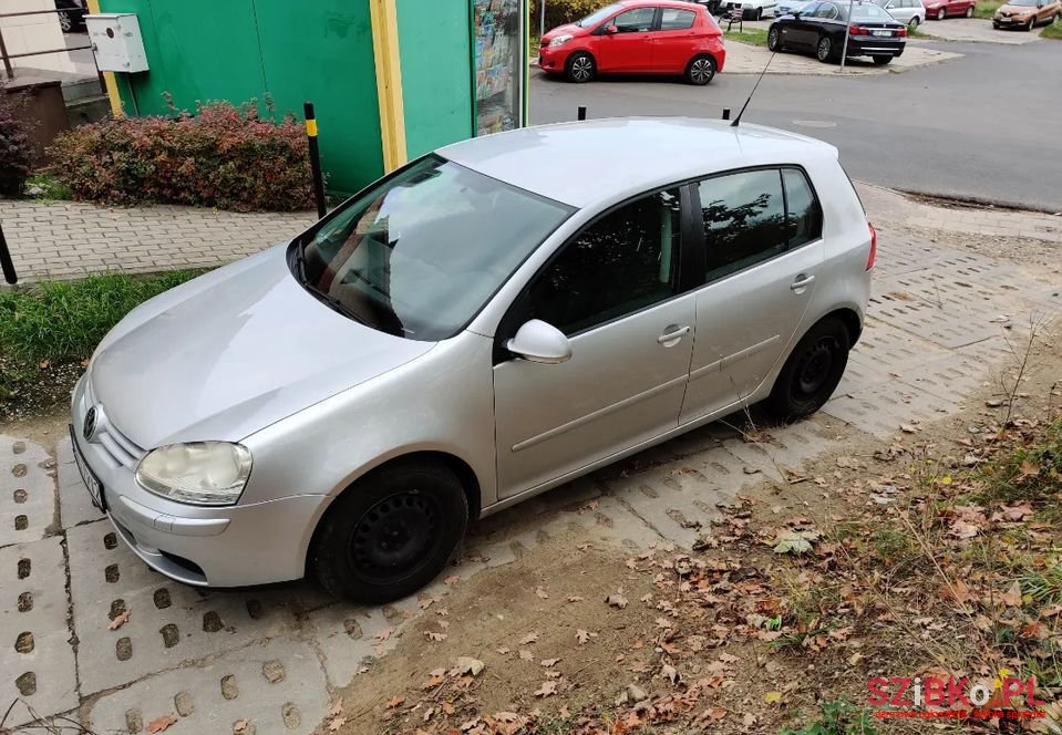 2005' Volkswagen Golf photo #3