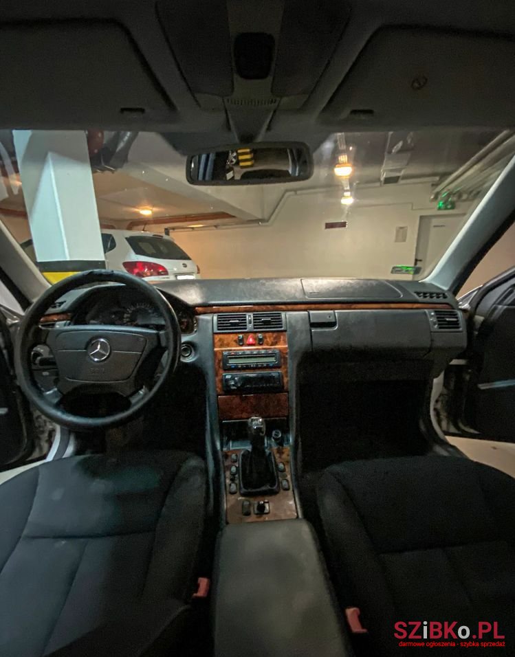 1999' Mercedes-Benz E-Class 250 Td photo #6