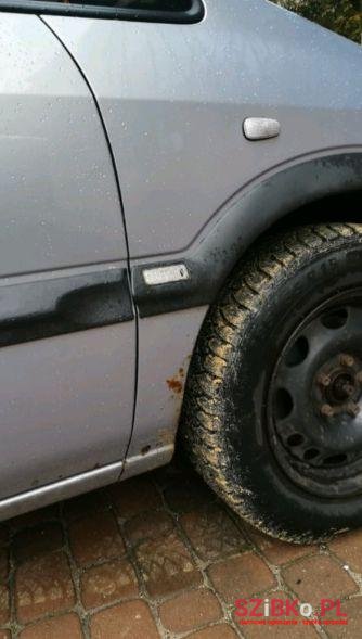 2001' Opel Zafira photo #2