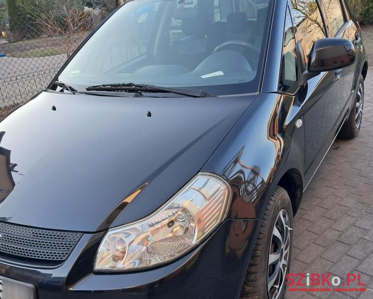 2010' Suzuki SX4 photo #2