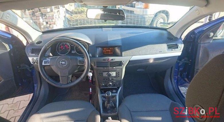 2004' Opel Astra photo #1