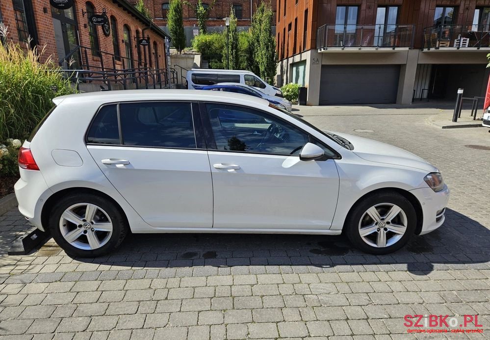 2013' Volkswagen Golf photo #5