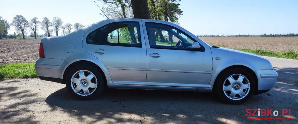 1999' Volkswagen Bora 1.6 photo #2